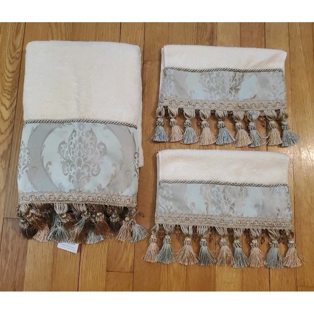 Croscill Sage (3PC) 1 Bath 2 Embellished Fingertip Towels Tassels Beads TIFFANY